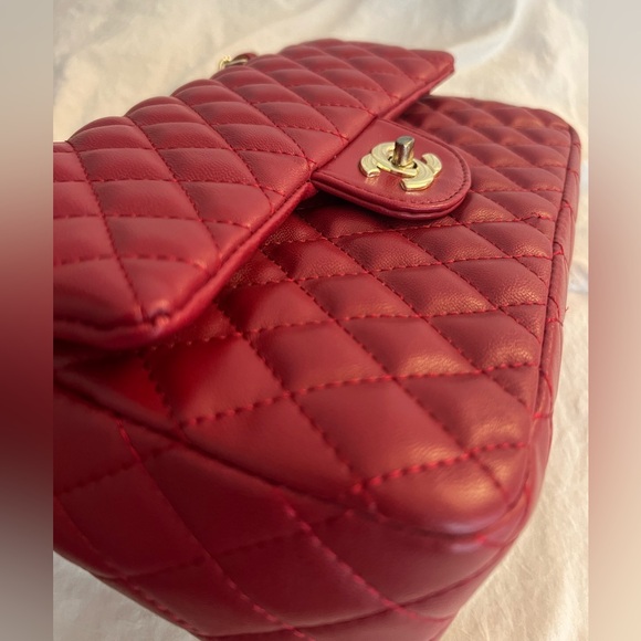 👑✅PRICE FIRM✅ Beautiful Large Red Quilted Gold Chain Purse - Picture 8 of 17